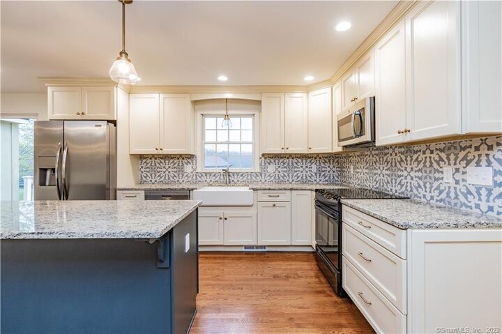 Property Photo:  1241 Halladay Avenue West  CT 06078 