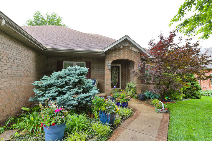 Property Photo:  607 N Persimmon Drive  MO 65714 
