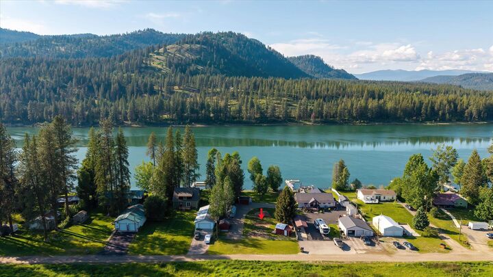 Property Photo: 441 Dilling Dr WA 99119