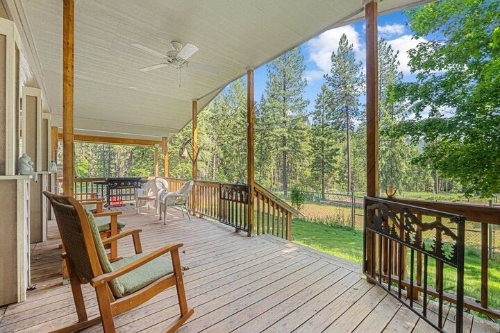 Property Photo: 614 Hegney Way WA 99114-9999