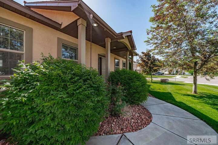 Property Photo:  140 Casa Drive  ID 83404 