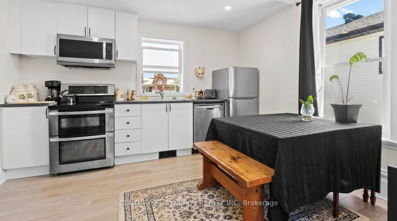 Property Photo:  85-87 Victoria Street  ON K7C 2W5 