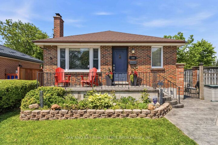 169 Ellsworth Crescent — photo 1