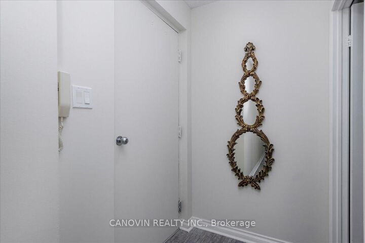 Property Photo: 107 Bond Street 202 ON L3V 1J7