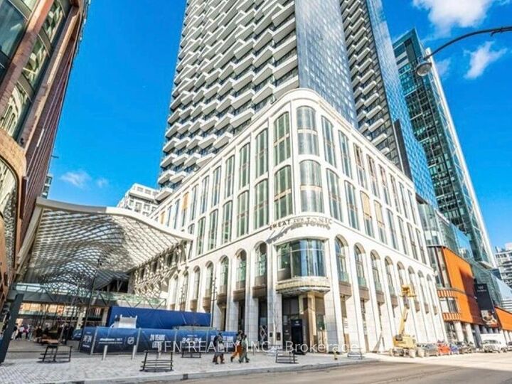 Property Photo: 470 Front Street W 1412 ON M5V 0V6