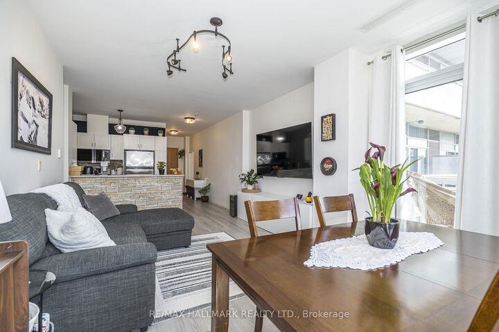44 Bond Street W 514 — photo 1