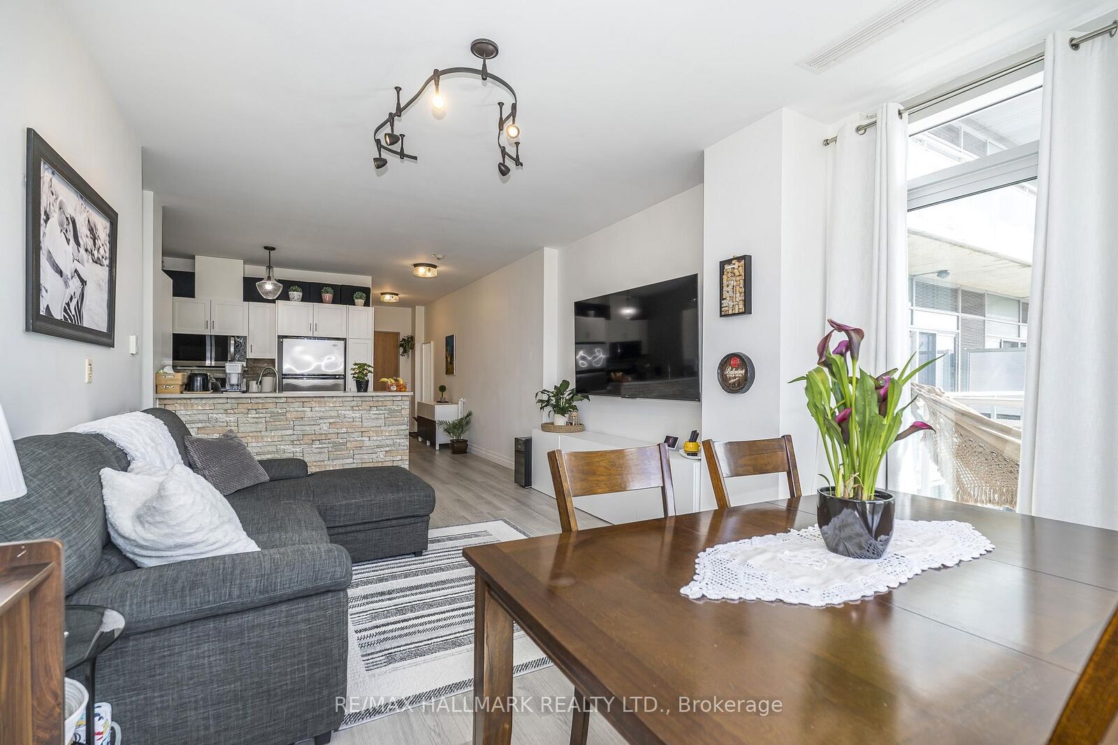 Property Photo: 44 Bond Street W 514 ON L1G 6R2