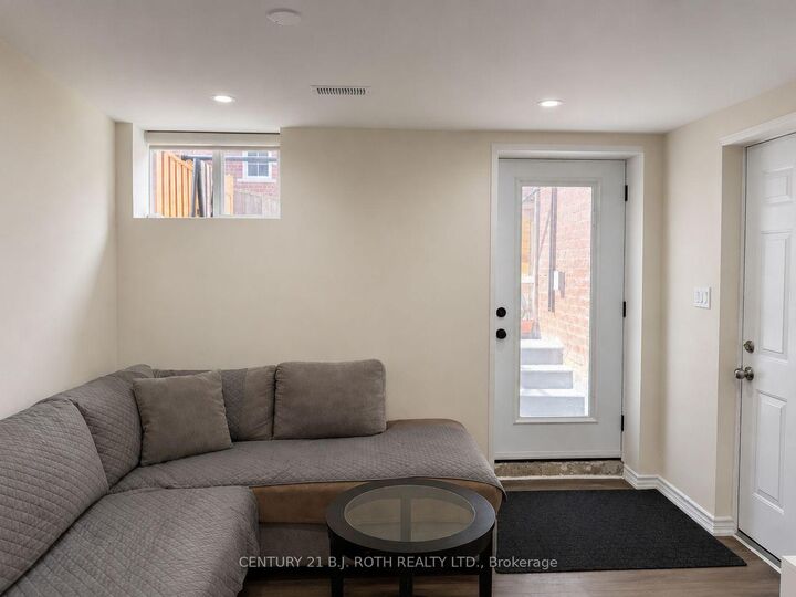 Property Photo:  4 Pinecliff Crescent Bsmt  ON L4N 5V3 