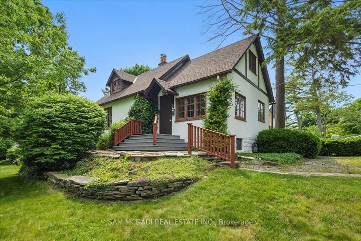 Property Photo: 62 Maple Avenue S ON L5H 2R6