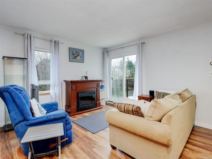 Property Photo: 3258 Alder St #406 BC V8X 1P3
