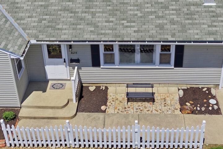 Property Photo:  824 E Bank St  OH 44805 