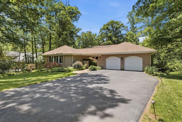 Property Photo: 7512 Rambling Ridge Drive VA 22039