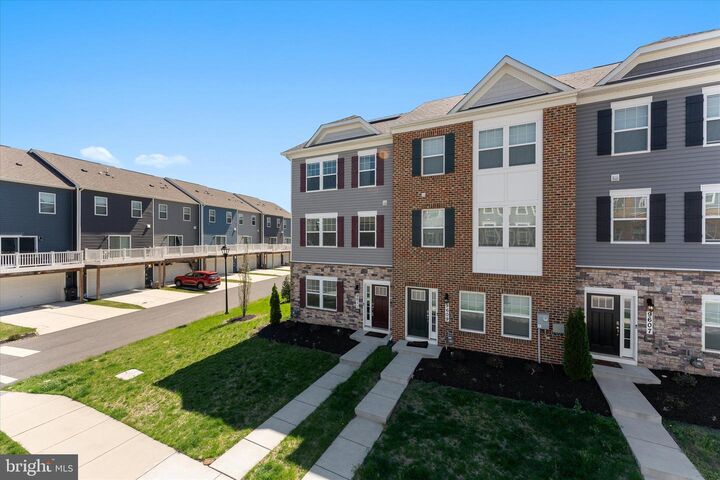 Property Photo:  9611 Silver Bluff Way  MD 20721 