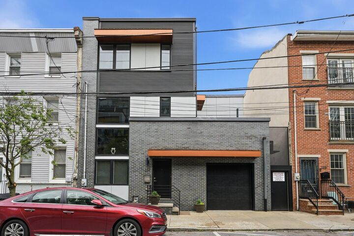 Property Photo:  237 W Thompson Street  PA 19122 