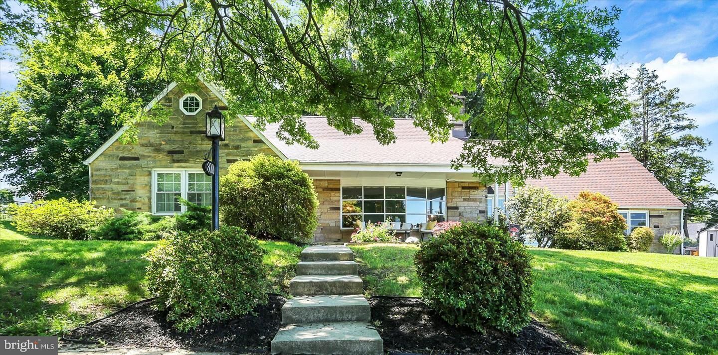 Property Photo:  800 Allen St  PA 17070 