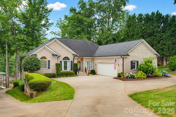 Property Photo:  197 April Road  NC 28166 