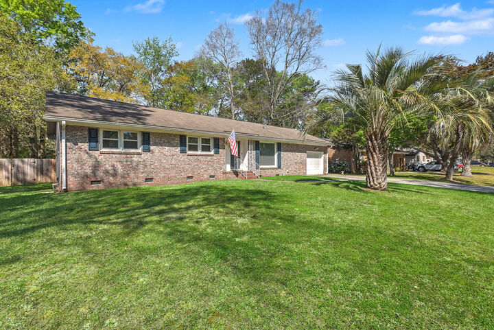 Property Photo:  737 Canary Drive  SC 29414 