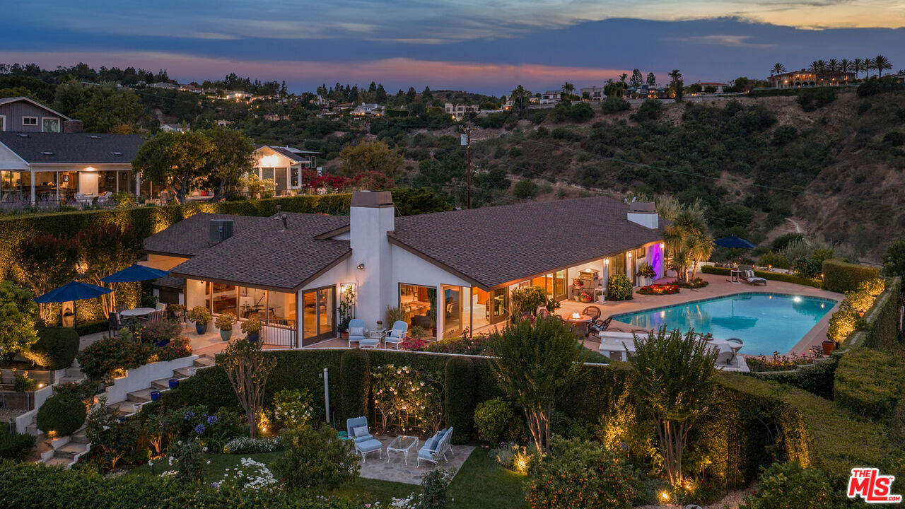 Property Photo: 3770 Glenridge Dr CA 91423