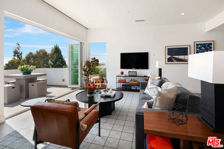 Property Photo: 855 1/2 Hyperion Ave CA 90029