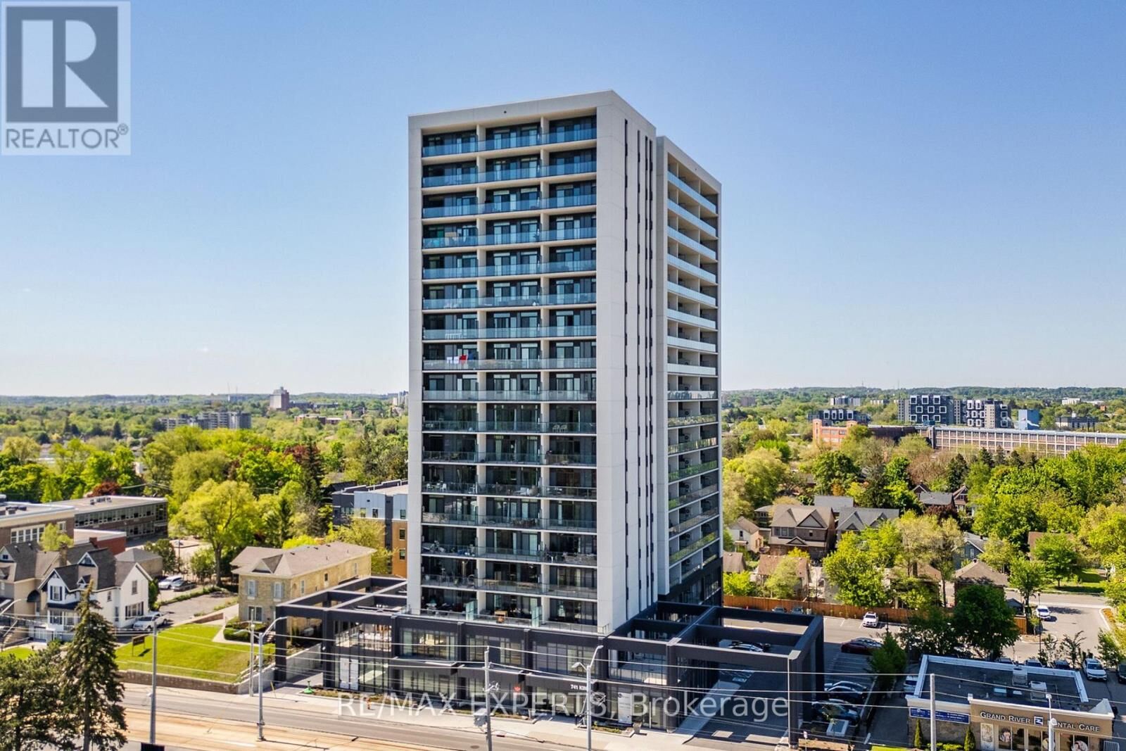 Photo de la propriété: 403 741 King Street West ON N2G 0E9