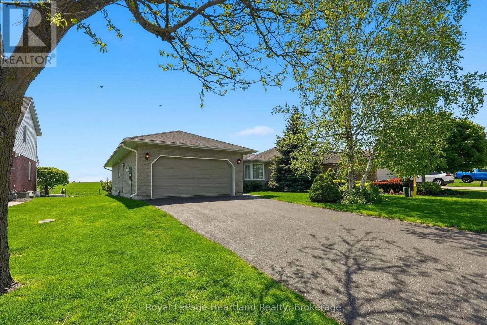 Property Photo:  580 Maple Avenue North  ON N4W 3G5 
