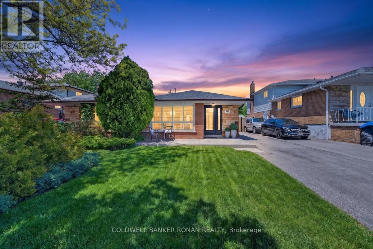Property Photo:  319 Thrace Avenue  ON L5B 2B2 