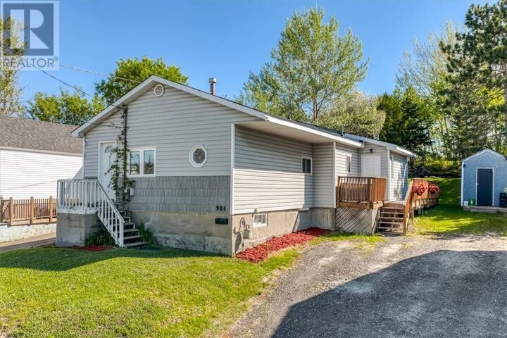 Property Photo:  904 Bancroft Drive  ON P3B 1P7 