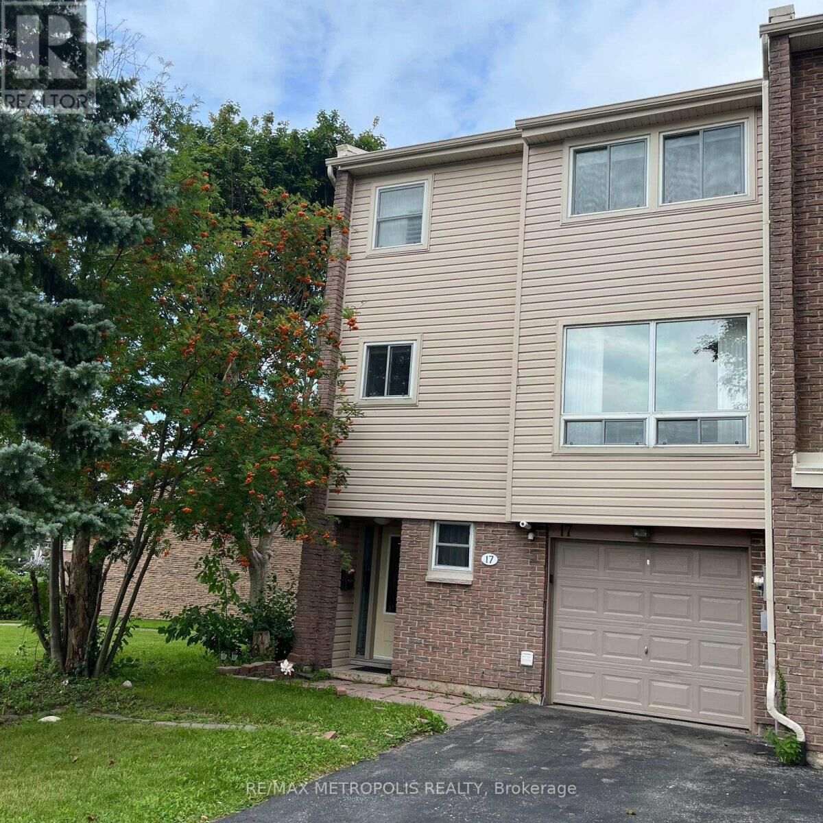 Property Photo: 17 Clover Ridge Drive West 1 ON L1S 3M5