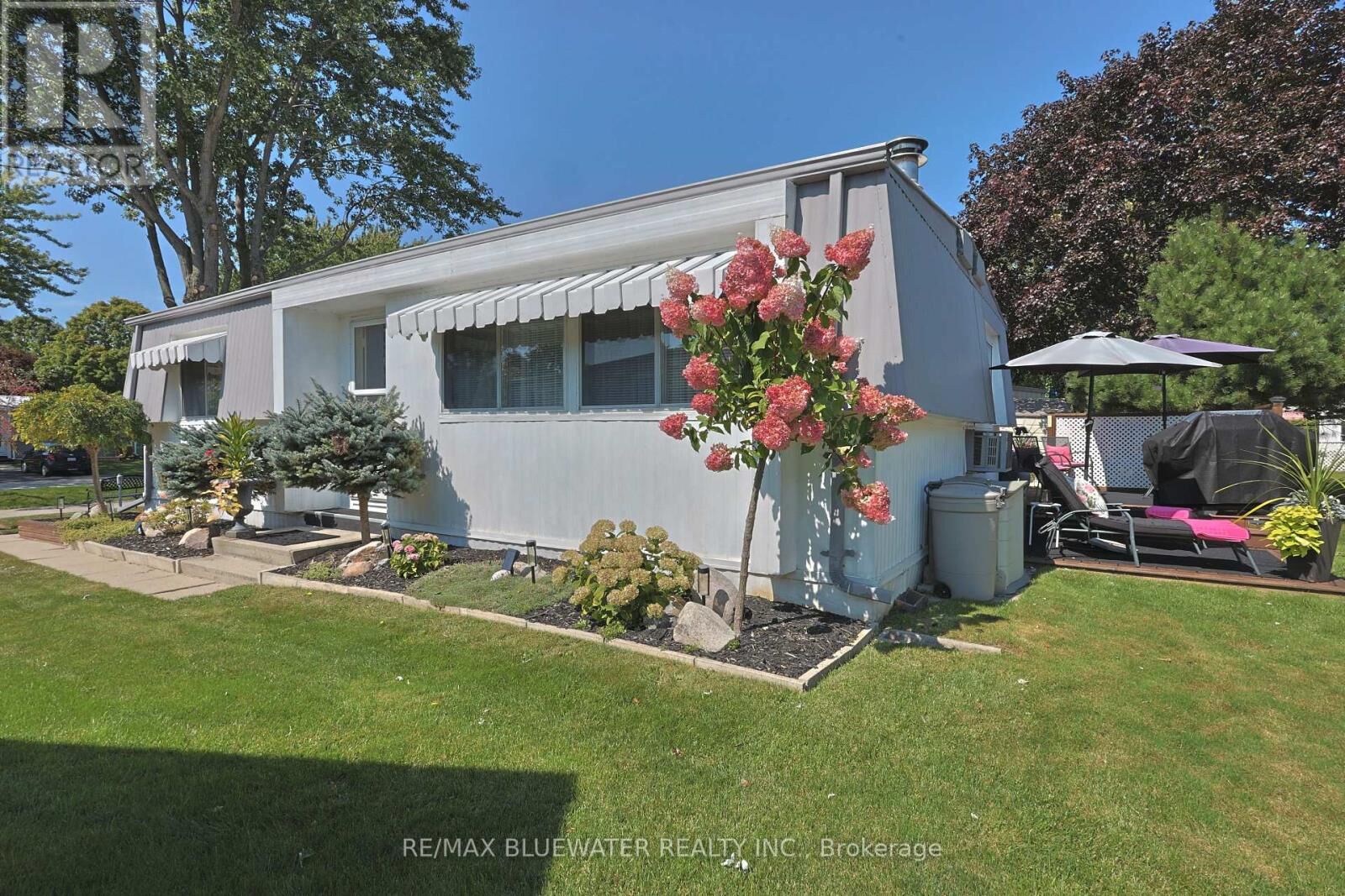 Property Photo:  208 Biltmore Drive  ON N0M 1T0 