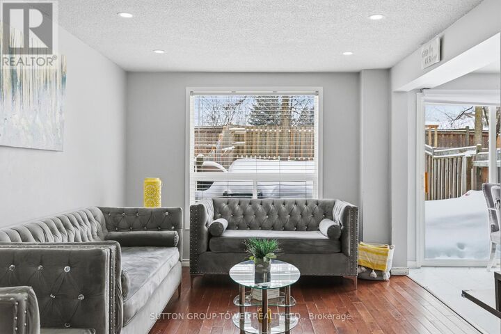 Property Photo: 360 Dunsmore Lane ON L4M 7B2