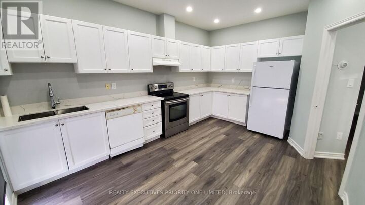 Property Photo:  18 Ed Quigg Way  ON L4H 2S2 