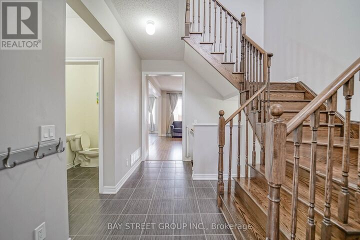 Property Photo:  7 Gordon Landon Drive  ON L6B 0X9 