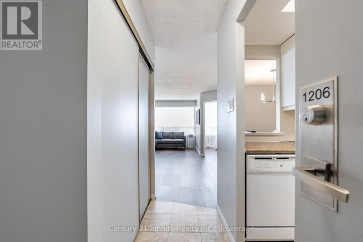 Property Photo:  5 Greystone Walk Drive 1206  ON M1K 5J5 
