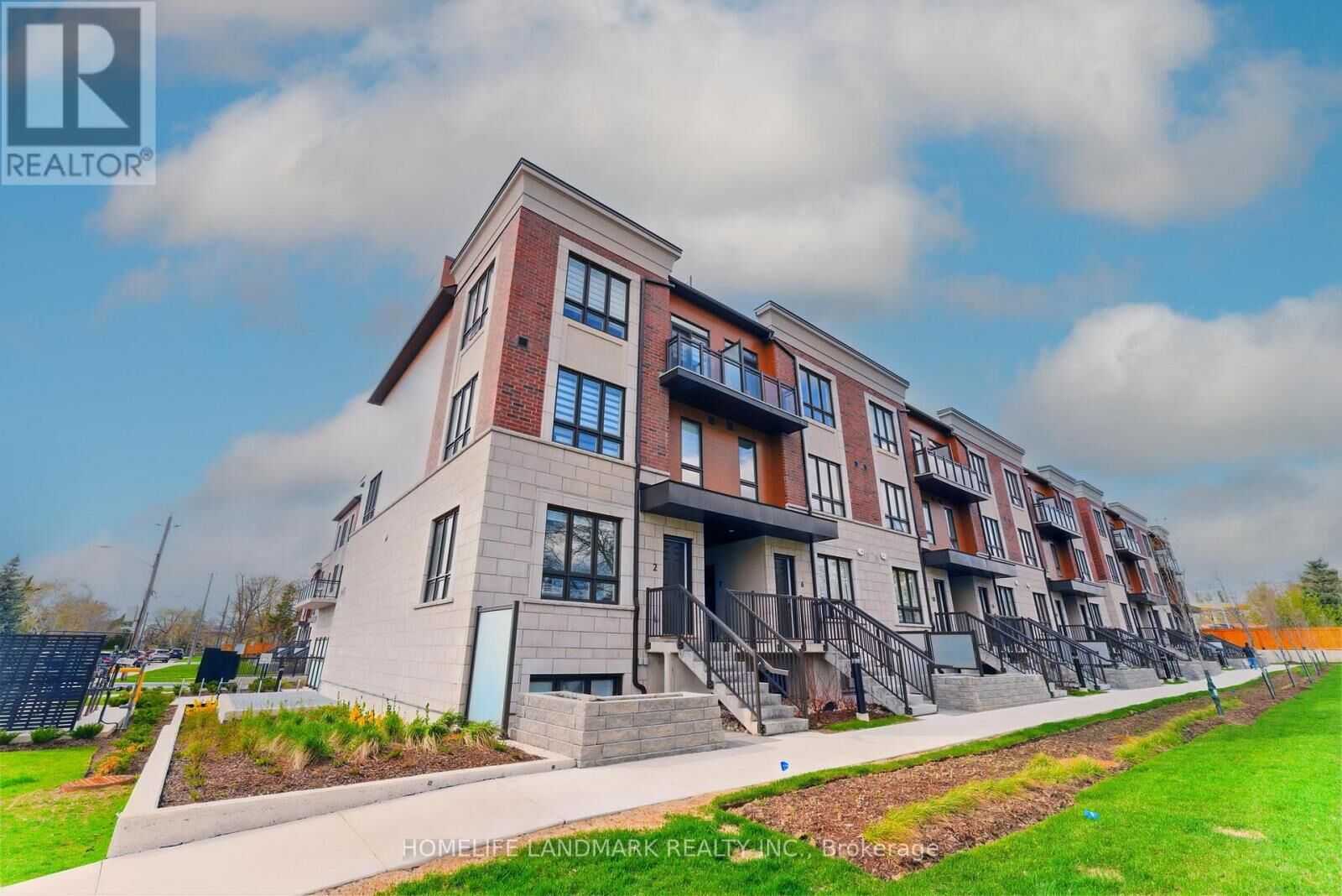 Property Photo: 4015 Hickory Drive 2 ON L4W 1L1