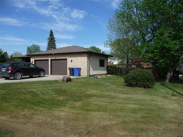 Property Photo:  202 Second St East Street  MB R0A 0X0 