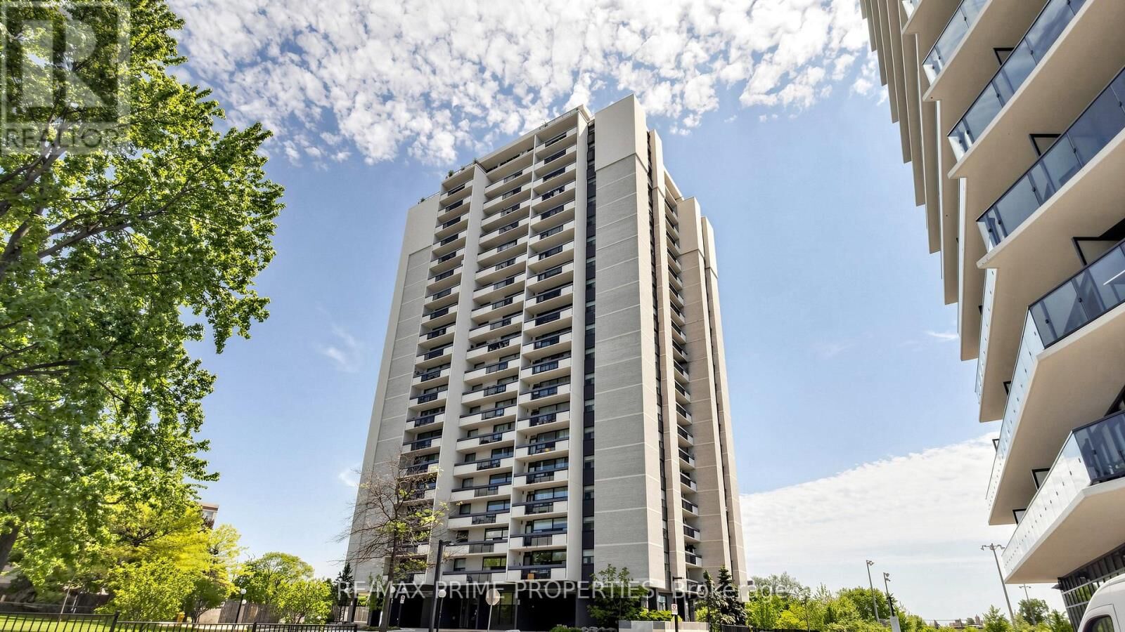 Property Photo: 1455 Lawrence Avenue West 1404 ON M6L 1B1
