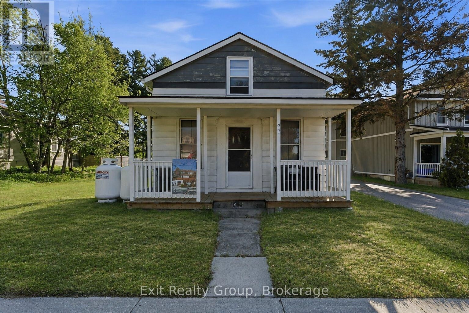 Property Photo: 27 Young Street ON K0K 1H0