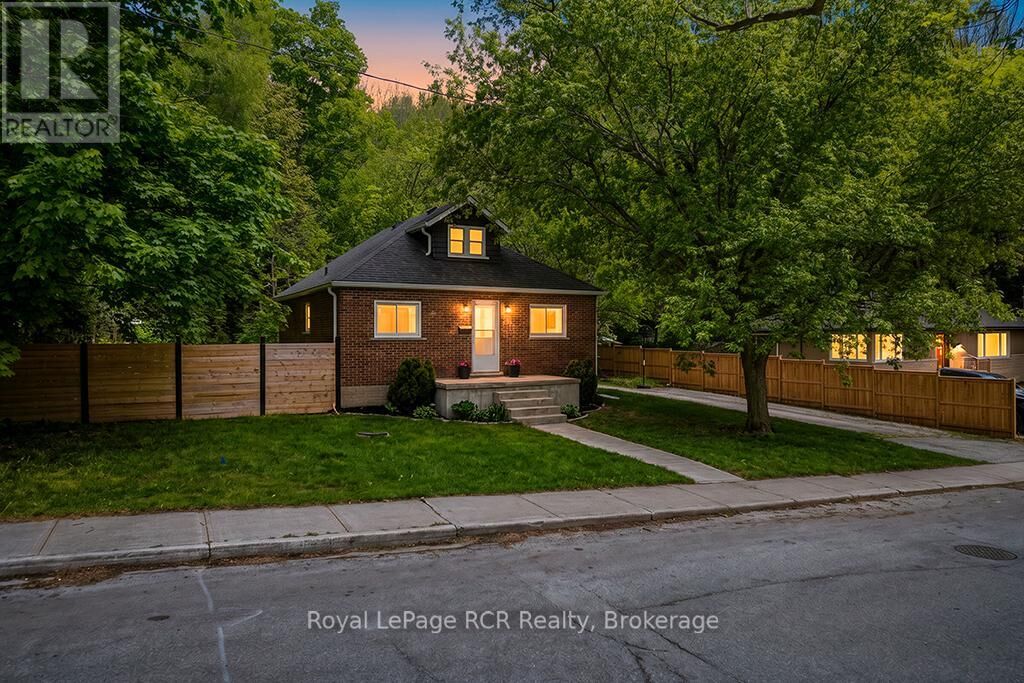 Property Photo:  589 5th Avenue East  ON N4K 2R4 