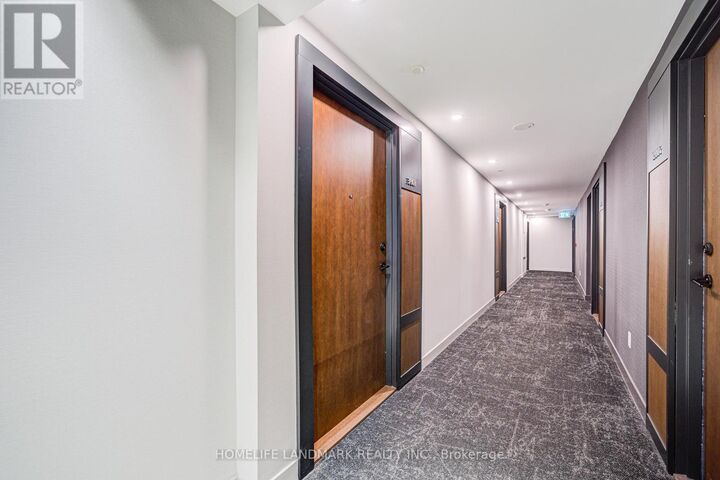 Property Photo: 4065 Confederation Parkway 3901 ON L5B 0L4