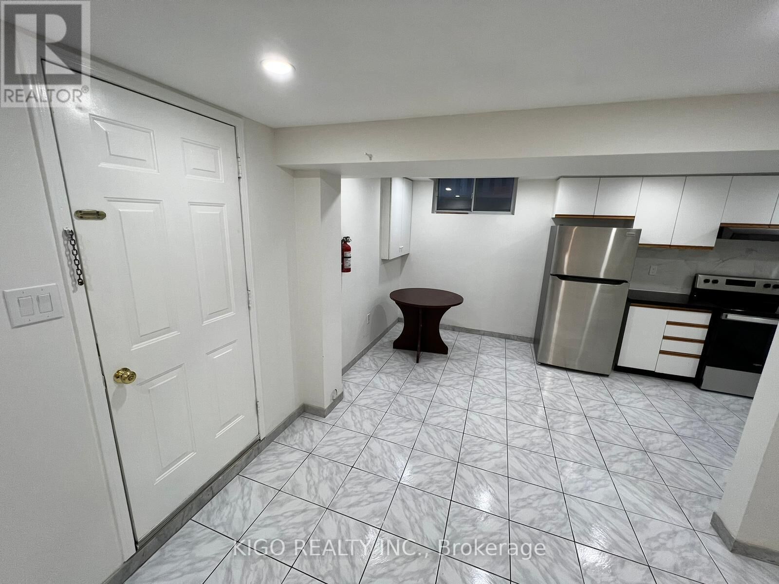 Property Photo: 5907 Ladyburn Crescent Basement ON L5M 4V6