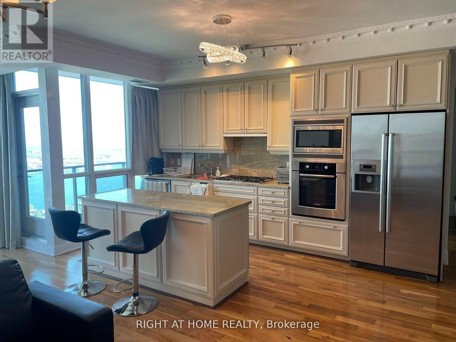 Property Photo: 16 Harbour Street 4904 ON M5J 2Z7