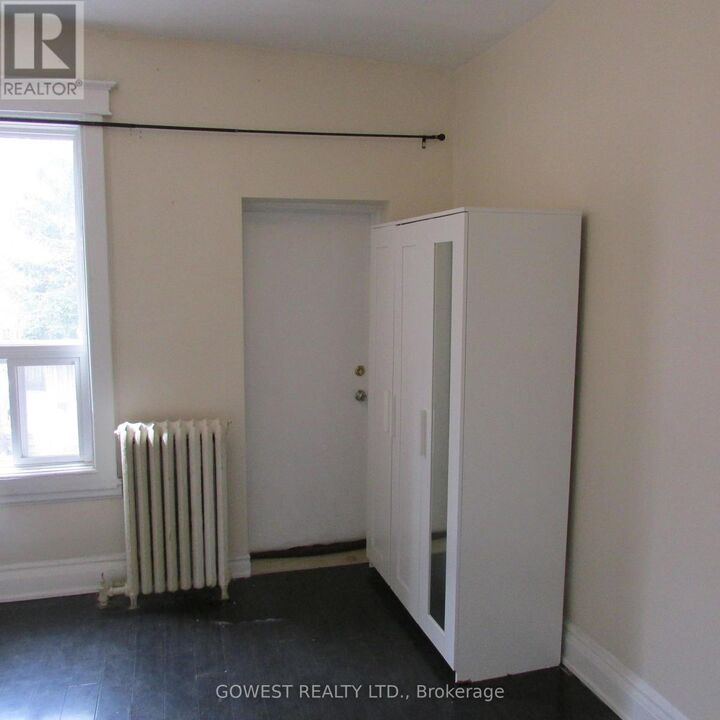Property Photo: 2011 Dundas Street West Main#1 ON M6R 1W7