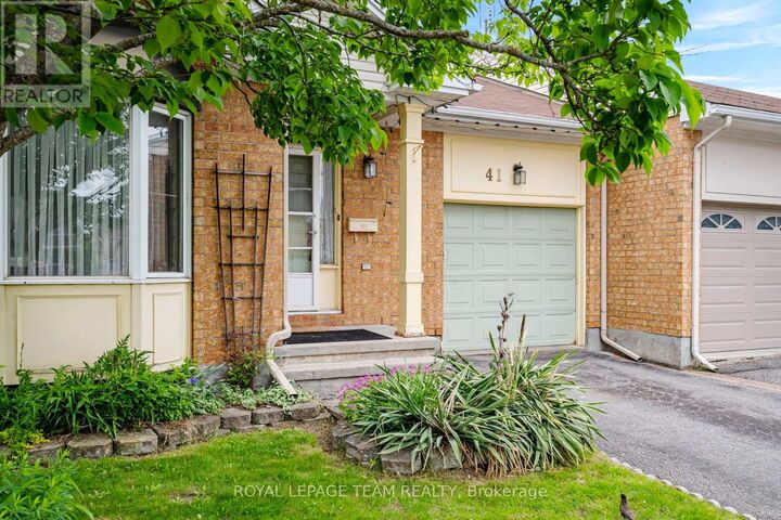 Property Photo:  41 Billingham Crescent  ON K2K 2T7 