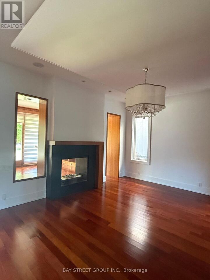 Property Photo: 158 Munro Boulevard ON M2P 1C8