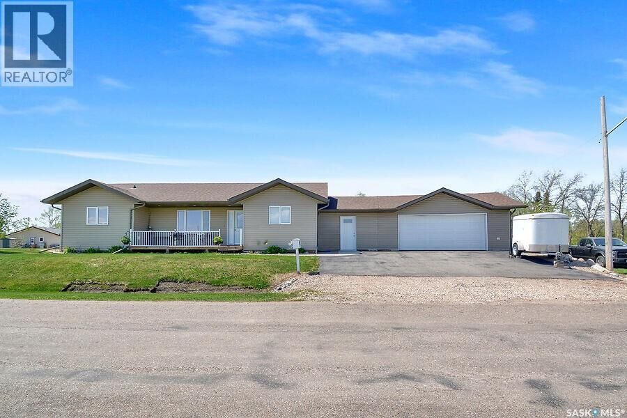Property Photo: 101 Waldbillig Court SK S0K 1B0