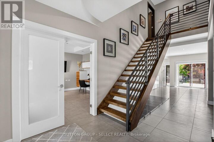 Property Photo:  972 Guildwood Boulevard  ON N6H 4G3 