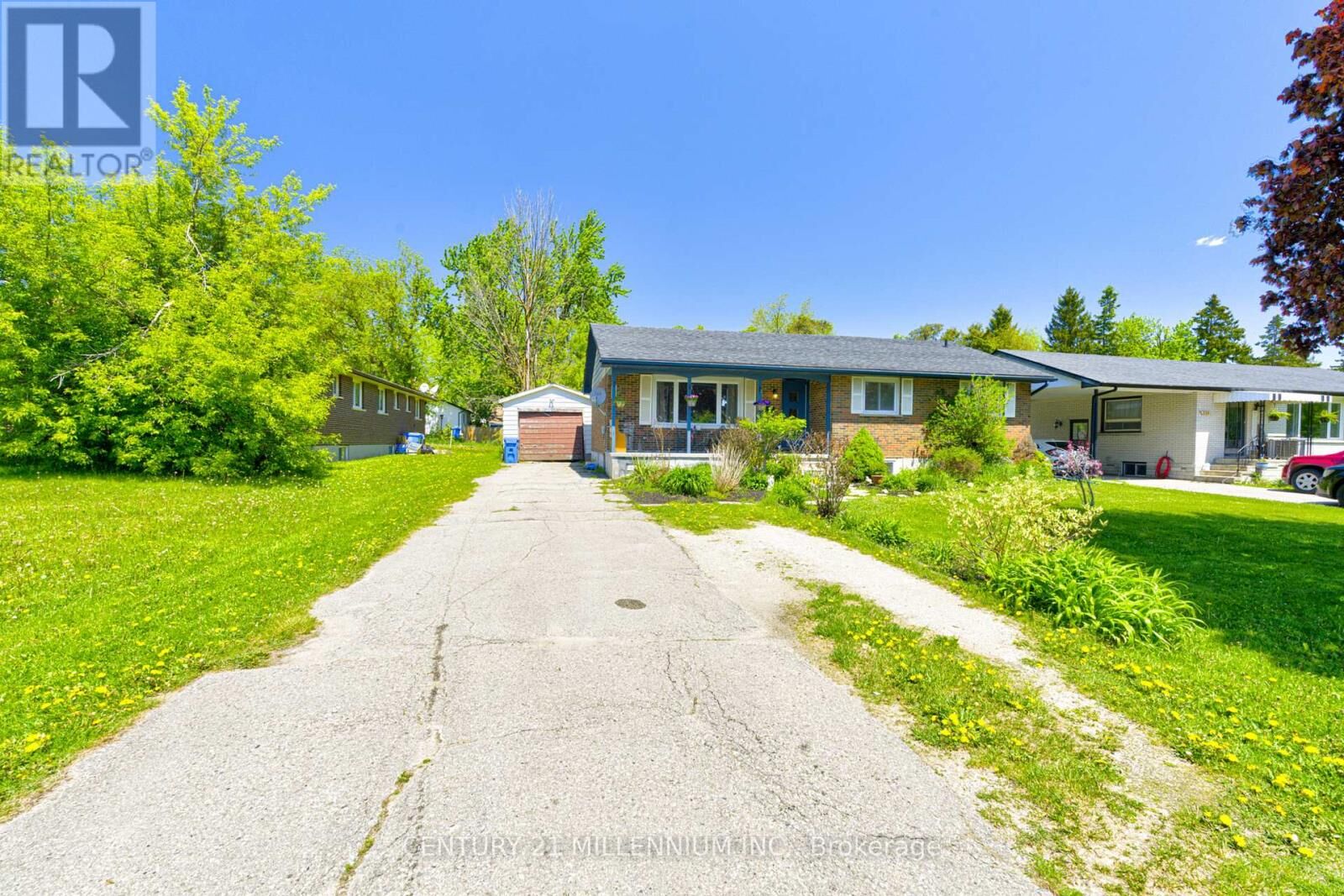 Property Photo:  210 Centre Street  ON L0N 1S4 