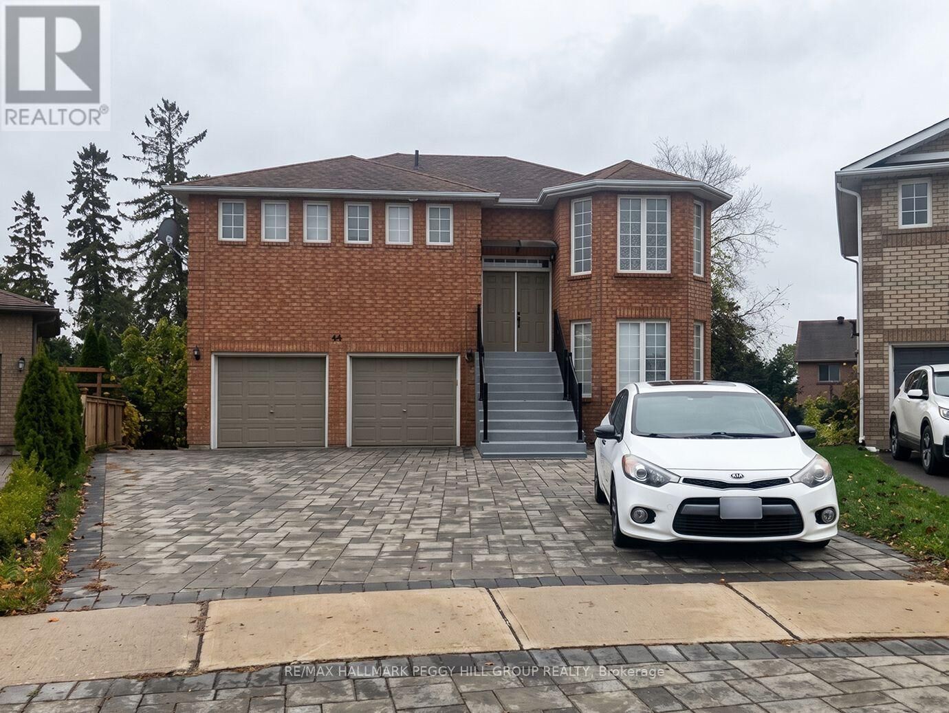 Property Photo: 44 Kell Place Main ON L4N 9K5