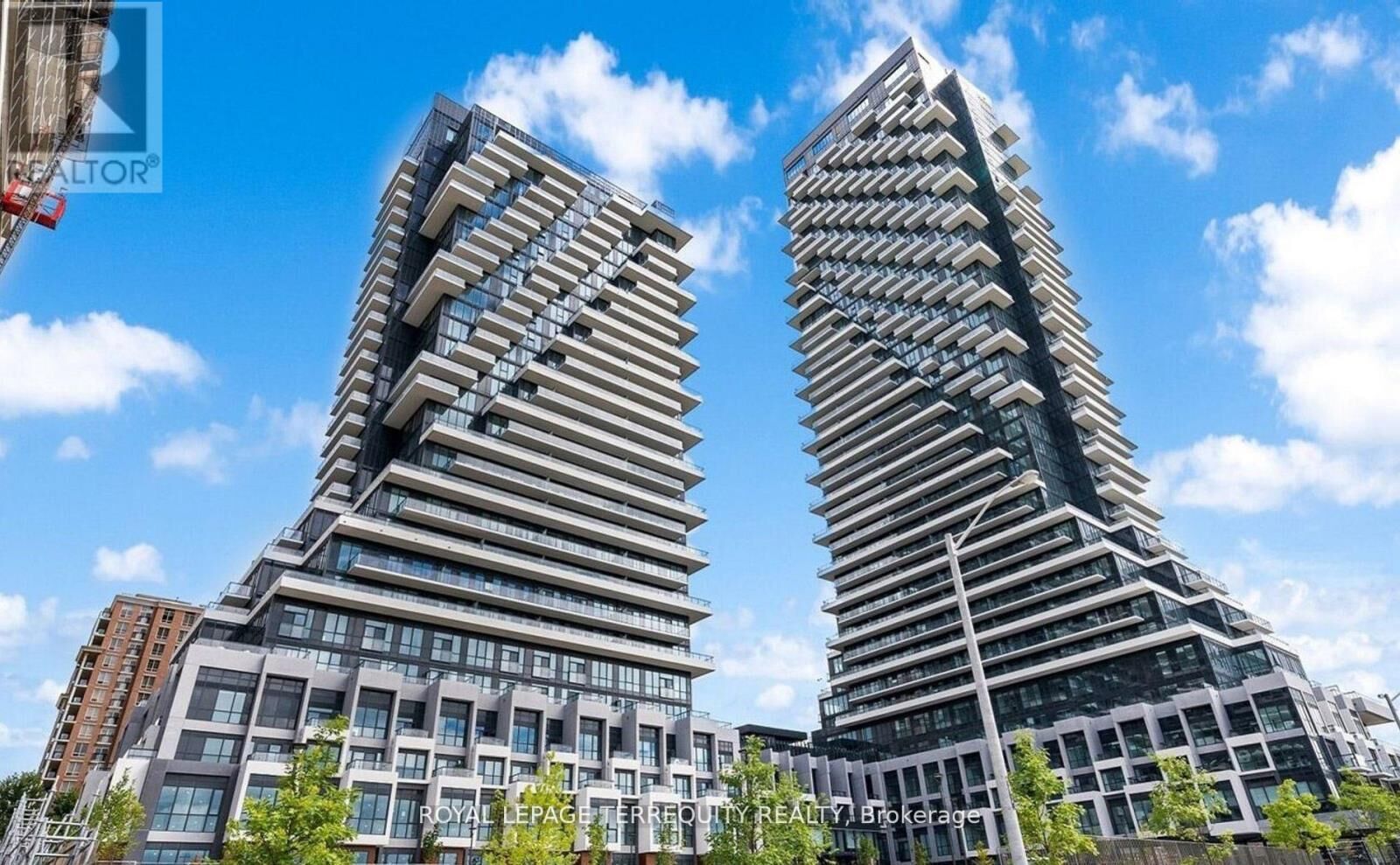 Property Photo: 30 Inn On The Park Drive 2611 ON M3C 0P7