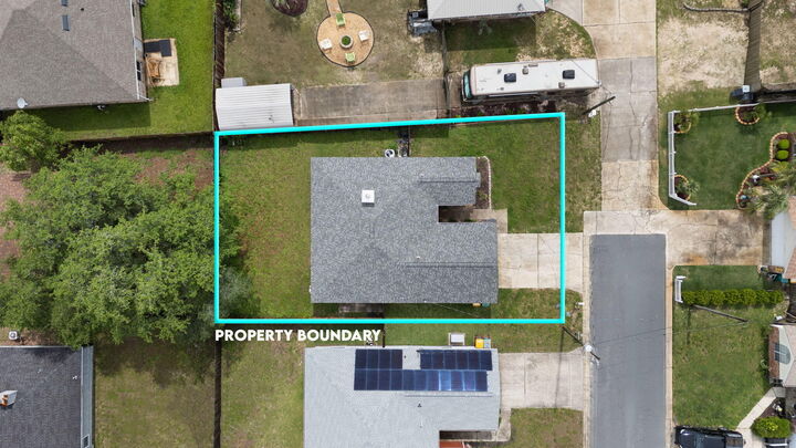 Property Photo: 305 W Danielle Court FL 32569